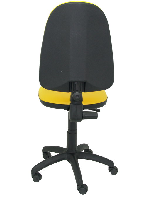 Silla de oficina Aýna con mecanismo Contacto permanente básico tapizada con Similpiel color Amarillo. Equipada con Base poliamida negra, Sin brazos y Ruedas de nailon 50 mm