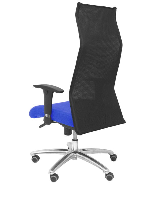 Sillón Albacete con mecanismo Sincro tapizada con Tela color Azul y malla color Negro. Equipado con Base aluminio, Brazos 1D y Ruedas de parqué Sillón Albacete con mecanismo Sincro tapizada con Tela color Azul y malla color Negro. Equipado con Base aluminio, Brazos 1D y Ruedas de parqué