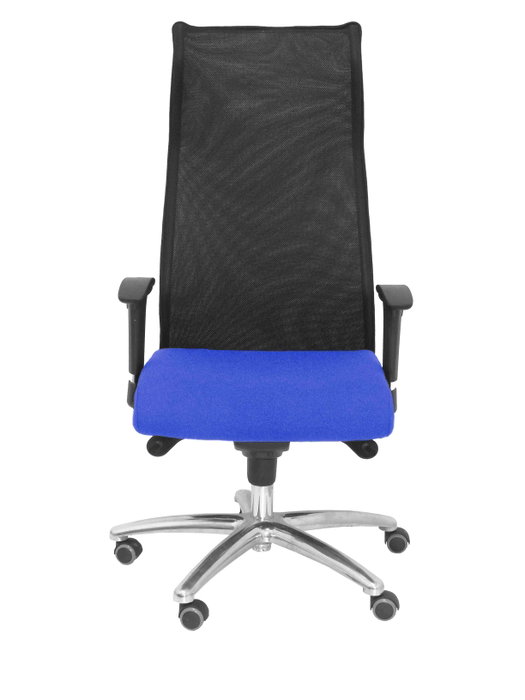Sillón Albacete con mecanismo Sincro tapizada con Tela color Azul y malla color Negro. Equipado con Base aluminio, Brazos 1D y Ruedas de parqué Sillón Albacete con mecanismo Sincro tapizada con Tela color Azul y malla color Negro. Equipado con Base aluminio, Brazos 1D y Ruedas de parqué