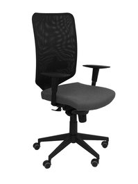 Silla de oficina Ossa con mecanismo Sincro tapizada con Tela color Gris oscuro y malla color Negro. Equipada con lumbar 1D, Brazos 1D y Ruedas de parqué