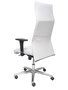 Sillón Albacete con mecanismo Sincro tapizada con Similpiel color Gris claro. Equipado con Base aluminio, Brazos 1D y Ruedas de parqué