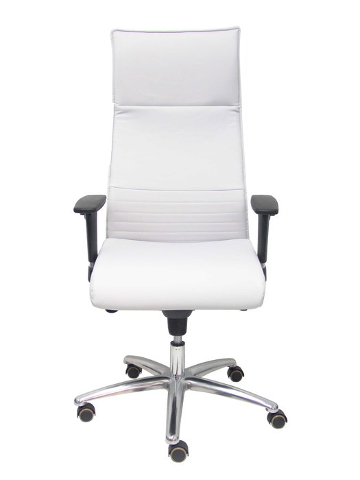Sillón Albacete con mecanismo Sincro tapizada con Similpiel color Gris claro. Equipado con Base aluminio, Brazos 1D y Ruedas de parqué