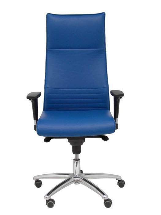Sillón Albacete con mecanismo Sincro tapizada con Similpiel color Azul. Equipado con Base aluminio, Brazos 1D y Ruedas de parqué