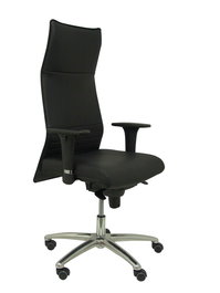 Sillón Albacete con mecanismo Sincro tapizada con Similpiel color Negro. Equipado con Base aluminio, Brazos 1D y Ruedas de parqué