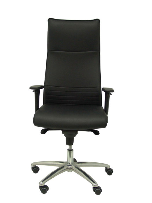 Sillón Albacete con mecanismo Sincro tapizada con Similpiel color Negro. Equipado con Base aluminio, Brazos 1D y Ruedas de parqué