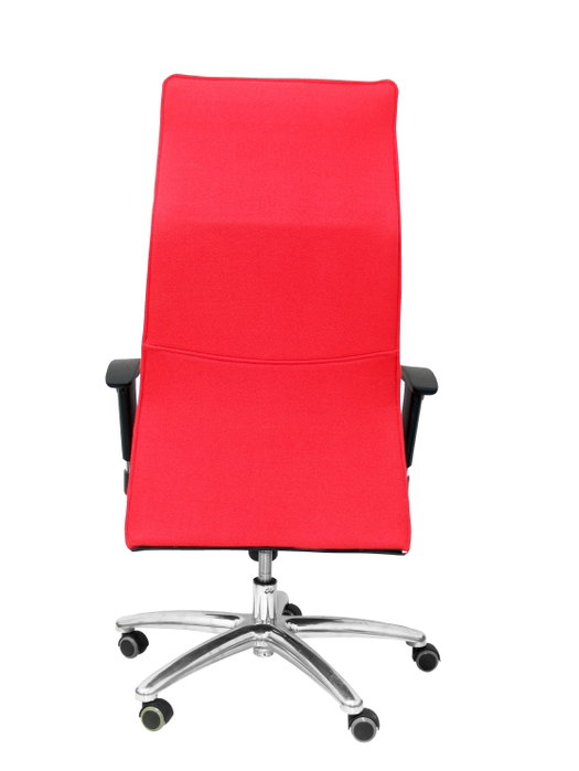 Sillón Albacete con mecanismo Sincro tapizada con Tela color Rojo. Equipado con Base aluminio, Brazos 1D y Ruedas de parqué