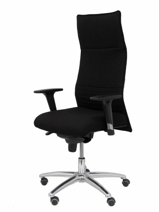 Sillón Albacete con mecanismo Sincro tapizada con Tela color Negro. Equipado con Base aluminio, Brazos 1D y Ruedas de parqué