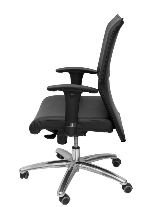 Silla Albacete confidente con mecanismo Sincro tapizada con Similpiel color Negro. Equipada con Base aluminio, Brazos 1D y Ruedas de parqué