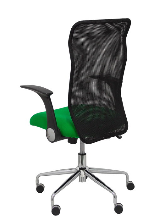 Silla de oficina Minaya con mecanismo Basculante tapizada con Tela color Verde y malla color Negro. Equipada con Base cromada, Brazos abatibles y Ruedas de nailon 50 mm
