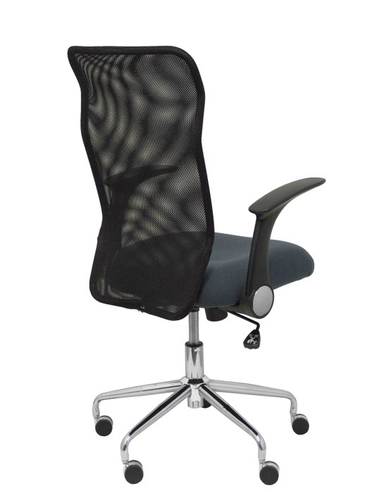 Silla de oficina Minaya con mecanismo Basculante tapizada con Tela color Gris oscuro y malla color Negro. Equipada con Base cromada, Brazos abatibles y Ruedas de nailon 50 mm