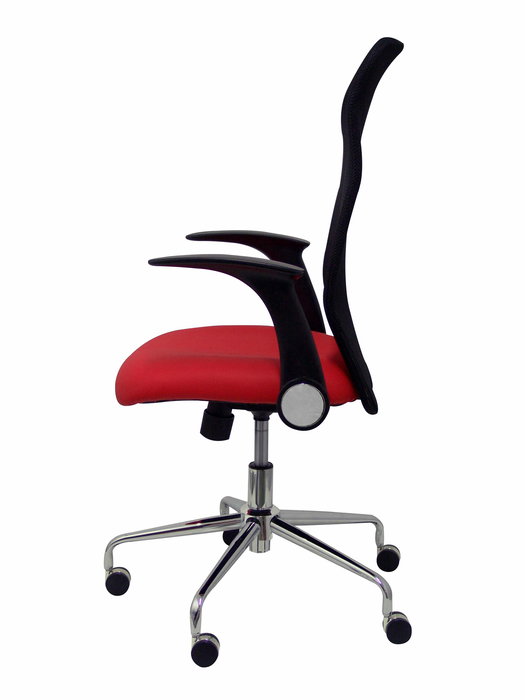 Silla de oficina Minaya con mecanismo Basculante tapizada con Similpiel color Rojo y malla color Negro. Equipada con Base cromada, Brazos abatibles y Ruedas de nailon 50 mm Silla de oficina Minaya con mecanismo Basculante tapizada con Similpiel color Rojo y malla color Negro. Equipada con Base cromada, Brazos abatibles y Ruedas de nailon 50 mm