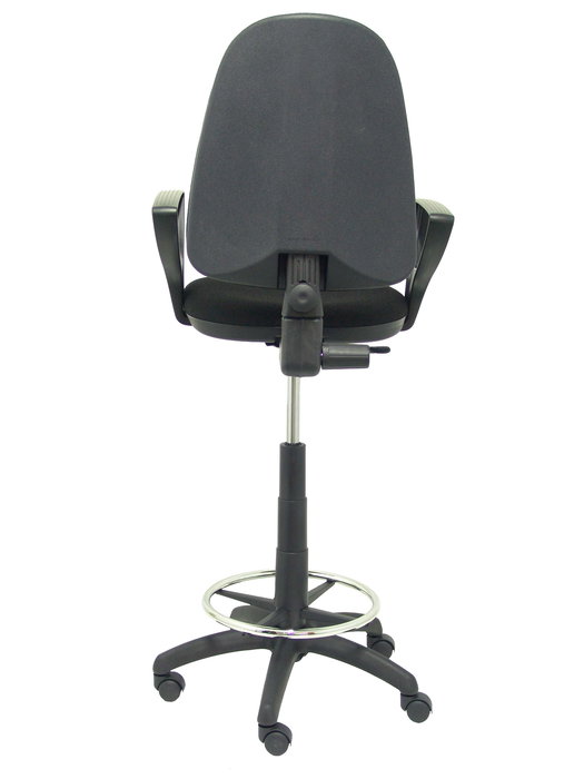 Taburete Aýna con mecanismo Contacto permanente básico tapizada con Tela color Negro. Equipado con Base poliamida negra, Brazos fijos y Ruedas de nailon 50 mm