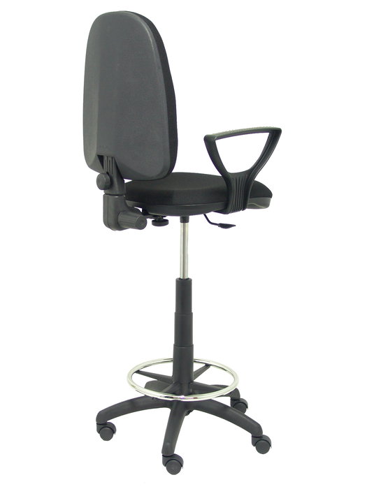 Taburete Aýna con mecanismo Contacto permanente básico tapizada con Tela color Negro. Equipado con Base poliamida negra, Brazos fijos y Ruedas de nailon 50 mm