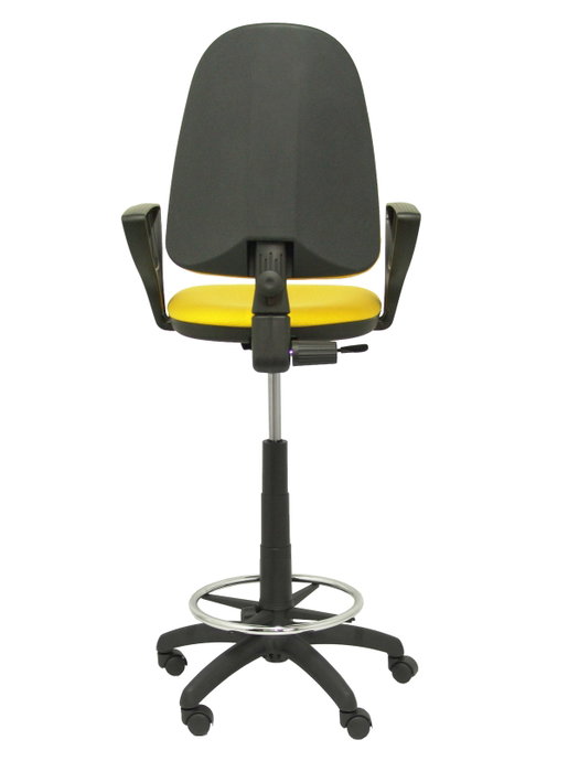 Taburete Aýna con mecanismo Contacto permanente básico tapizada con Tela color Amarillo. Equipado con Base poliamida negra, Brazos fijos y Ruedas de nailon 50 mm