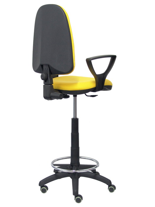 Taburete Aýna con mecanismo Contacto permanente básico tapizada con Tela color Amarillo. Equipado con Base poliamida negra, Brazos fijos y Ruedas de parqué