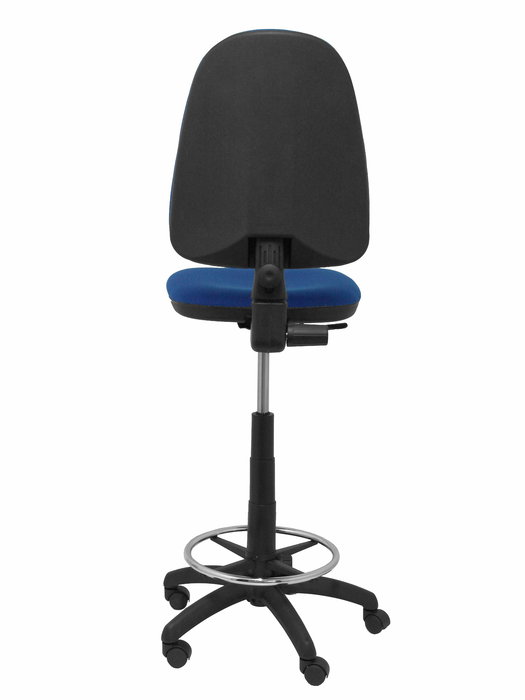 Taburete Aýna con mecanismo Contacto permanente básico tapizada con Tela color Azul. Equipado con Base poliamida negra, Sin brazos y Ruedas de nailon 50 mm