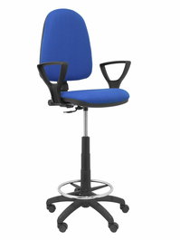 Taburete Aýna con mecanismo Contacto permanente básico tapizada con Tela color Azul. Equipado con Base poliamida negra, Brazos fijos y Ruedas de nailon 50 mm