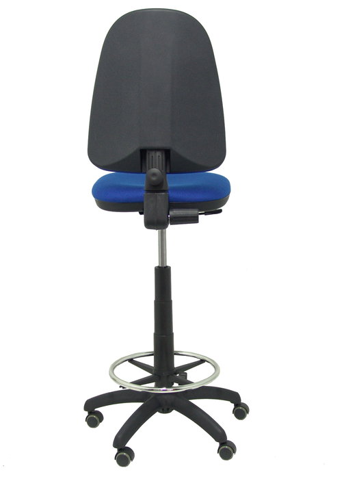 Taburete Aýna con mecanismo Contacto permanente básico tapizada con Tela color Azul. Equipado con Base poliamida negra, Sin brazos y Ruedas de parqué