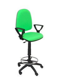 Taburete Aýna con mecanismo Contacto permanente básico tapizada con Tela color Pistacho. Equipado con Base poliamida negra, Brazos fijos y Ruedas de nailon 50 mm