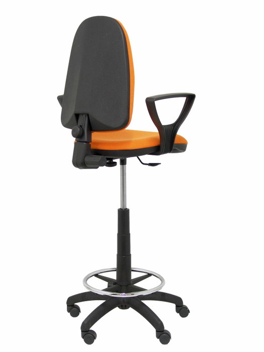 Taburete Aýna con mecanismo Contacto permanente básico tapizada con Tela color Naranja. Equipado con Base poliamida negra, Brazos fijos y Ruedas de nailon 50 mm