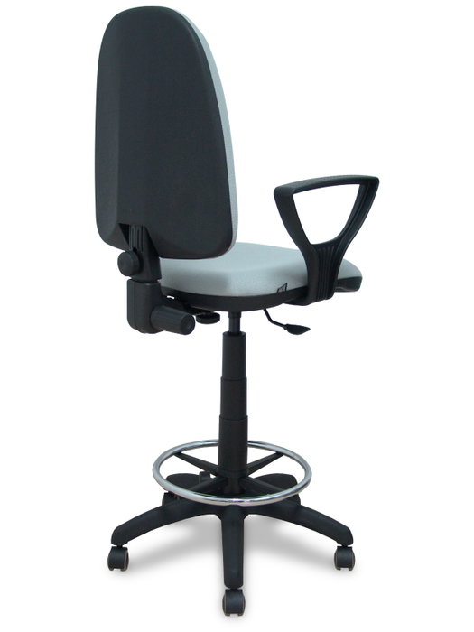 Taburete Aýna con mecanismo Contacto permanente básico tapizada con Tela color Gris. Equipado con Base poliamida negra, Brazos fijos y Ruedas de parqué