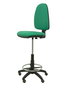 Taburete Aýna con mecanismo Contacto permanente básico tapizada con Tela color Verde esmeralda. Equipado con Base poliamida negra, Sin brazos y Ruedas de parqué