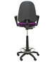 Taburete Aýna con mecanismo Contacto permanente básico tapizada con Tela color Morado. Equipado con Base poliamida negra, Brazos fijos y Ruedas de nailon 50 mm