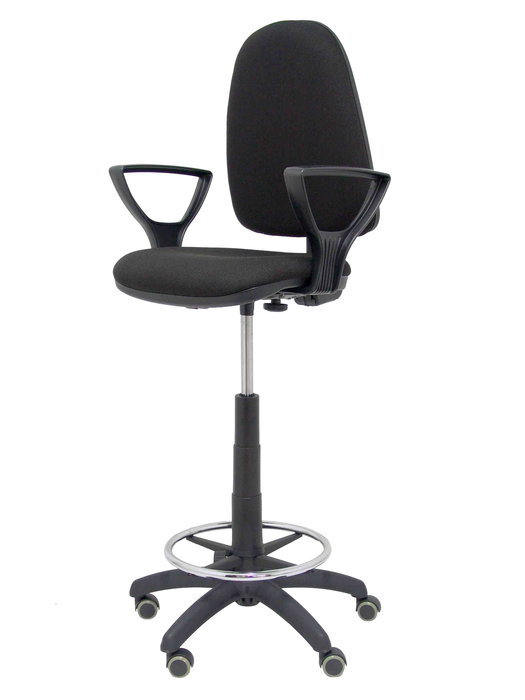 Taburete Aýna con mecanismo Contacto permanente básico tapizada con Tela color Negro. Equipado con Base poliamida negra, Brazos fijos y Ruedas de parqué