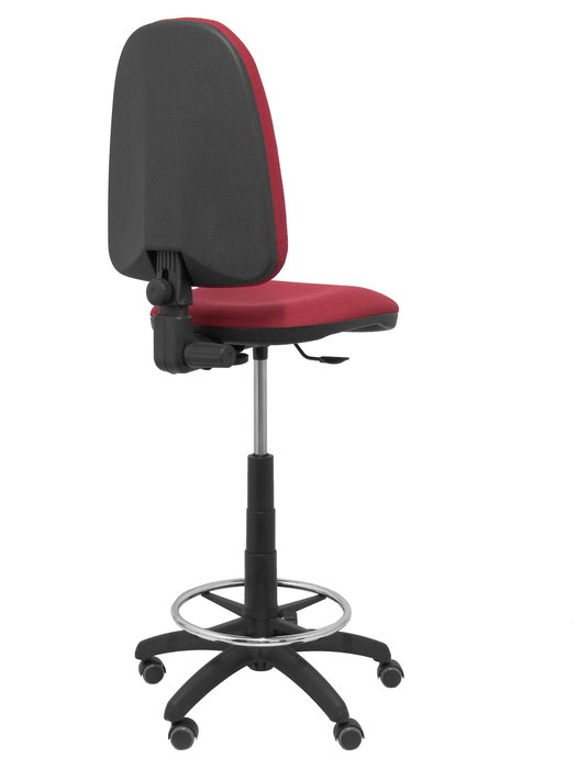Taburete Aýna con mecanismo Contacto permanente básico tapizada con Tela color Granate. Equipado con Base poliamida negra, Sin brazos y Ruedas de parqué
