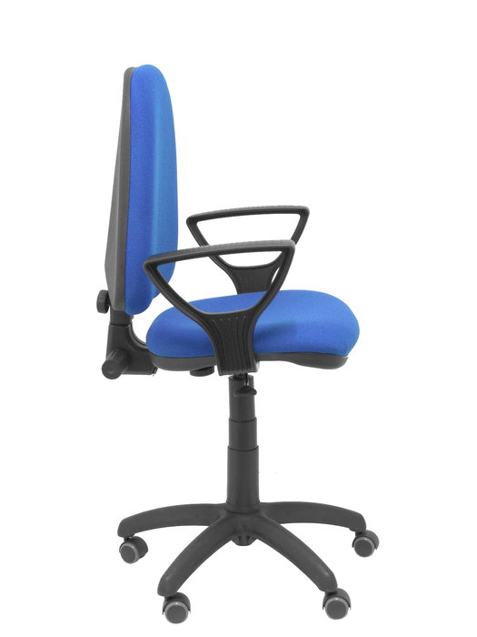 Silla de oficina Aýna con mecanismo Contacto permanente básico tapizada con Tela color Azul. Equipada con Base poliamida negra, Brazos fijos y Ruedas de parqué
