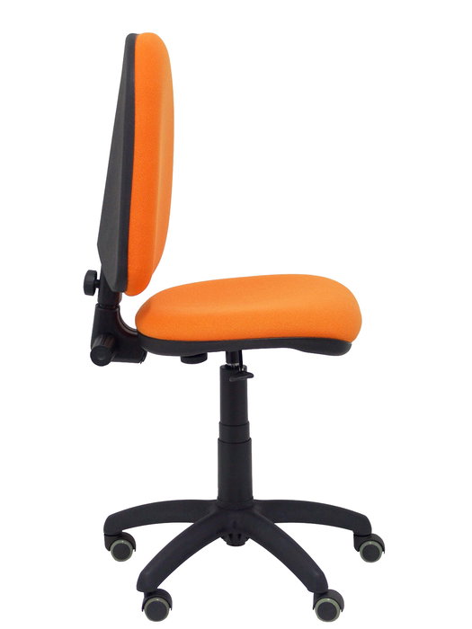 Silla de oficina Aýna con mecanismo Contacto permanente básico tapizada con Tela color Naranja. Equipada con Base poliamida negra, Sin brazos y Ruedas de parqué