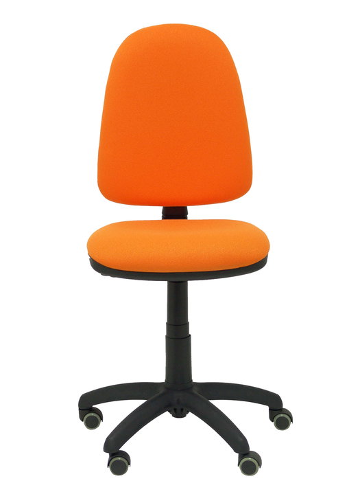 Silla de oficina Aýna con mecanismo Contacto permanente básico tapizada con Tela color Naranja. Equipada con Base poliamida negra, Sin brazos y Ruedas de parqué