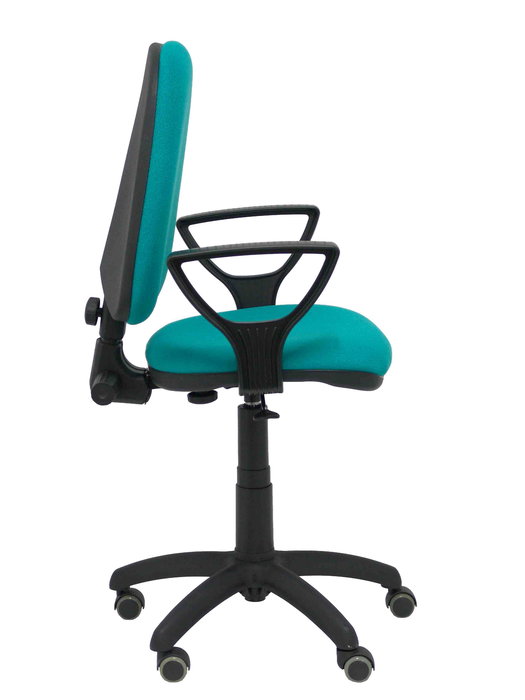 Silla de oficina Aýna con mecanismo Contacto permanente básico tapizada con Tela color Turquesa. Equipada con Base poliamida negra, Brazos fijos y Ruedas de parqué