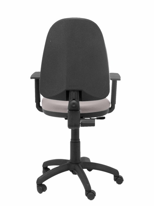 Silla de oficina Aýna con mecanismo Contacto permanente básico tapizada con Tela color Gris claro. Equipada con Base poliamida negra, Brazos 1D y Ruedas de nailon 50 mm