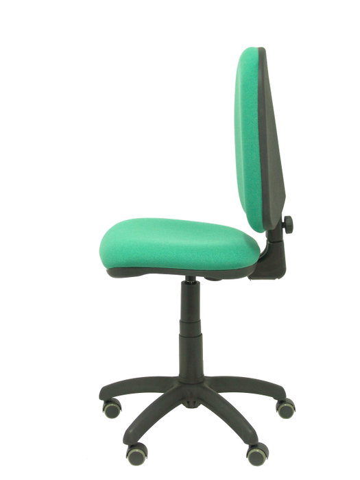 Silla de oficina Aýna con mecanismo Contacto permanente básico tapizada con Tela color Verde esmeralda. Equipada con Base poliamida negra, Sin brazos y Ruedas de parqué