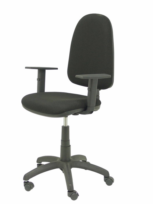 Silla de oficina Aýna con mecanismo Contacto permanente básico tapizada con Tela color Negro. Equipada con Base poliamida negra, Brazos 1D y Ruedas de nailon 50 mm