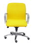 Silla Caudete confidente con mecanismo Basculante avanzado tapizada con Tela color Amarillo. Equipada con Base aluminio, Brazos fijos y Ruedas de parqué