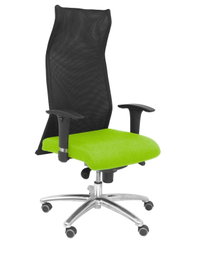 Sillón Albacete con mecanismo Sincro tapizada con Tela color Pistacho y malla color Negro. Equipado con Base aluminio, Brazos 1D y Ruedas de parqué
