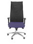 Sillón Albacete con mecanismo Sincro tapizada con Tela color Azul claro y malla color Negro. Equipado con Base aluminio, Brazos 1D y Ruedas de parqué
