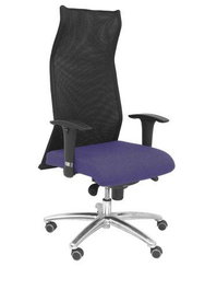 Sillón Albacete con mecanismo Sincro tapizada con Tela color Azul claro y malla color Negro. Equipado con Base aluminio, Brazos 1D y Ruedas de parqué