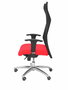 Sillón Albacete con mecanismo Sincro tapizada con Tela color Rojo y malla color Negro. Equipado con Base aluminio, Brazos 1D y Ruedas de parqué