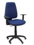Silla de oficina Elche con mecanismo Contacto permanente básico tapizada con Tela color Azul marino. Equipada con Base poliamida negra, Brazos 1D y Ruedas de parqué