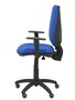 Silla de oficina Elche con mecanismo Contacto permanente básico tapizada con Tela color Azul. Equipada con Base poliamida negra, Brazos 1D y Ruedas de parqué