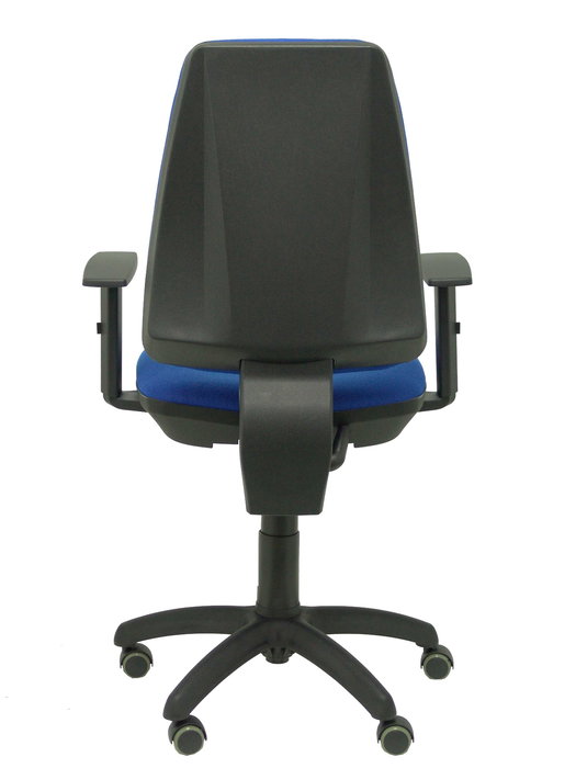 Silla de oficina Elche con mecanismo Contacto permanente básico tapizada con Tela color Azul. Equipada con Base poliamida negra, Brazos 1D y Ruedas de parqué