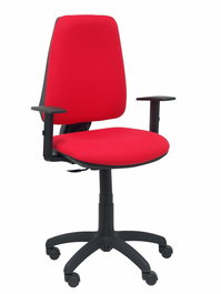 Silla de oficina Elche con mecanismo Contacto permanente básico tapizada con Tela color Rojo. Equipada con Base poliamida negra, Brazos 1D y Ruedas de nailon 50 mm