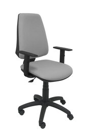 Silla de oficina Elche con mecanismo Contacto permanente básico tapizada con Tela color Gris. Equipada con Base poliamida negra, Brazos 1D y Ruedas de nailon 50 mm