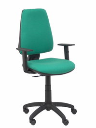 Silla de oficina Elche con mecanismo Contacto permanente básico tapizada con Tela color Verde esmeralda. Equipada con Base poliamida negra, Brazos 1D y Ruedas de nailon 50 mm