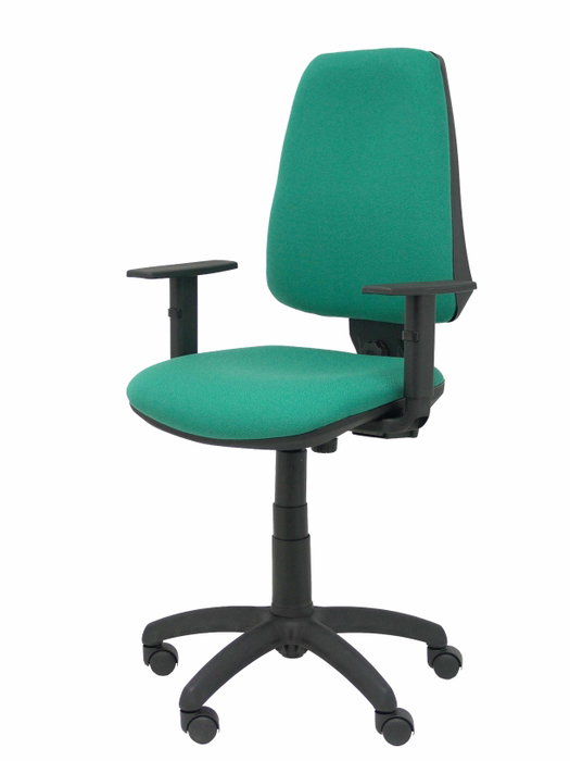 Silla de oficina Elche con mecanismo Contacto permanente básico tapizada con Tela color Verde esmeralda. Equipada con Base poliamida negra, Brazos 1D y Ruedas de nailon 50 mm