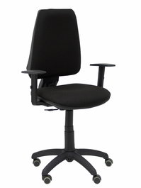 Silla de oficina Elche con mecanismo Contacto permanente básico tapizada con Tela color Negro. Equipada con Base poliamida negra, Brazos 1D y Ruedas de parqué
