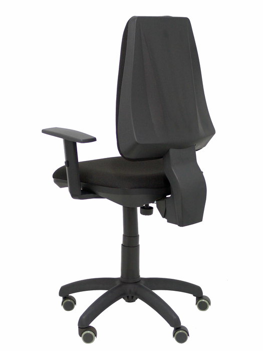 Silla de oficina Elche con mecanismo Contacto permanente básico tapizada con Tela color Negro. Equipada con Base poliamida negra, Brazos 1D y Ruedas de parqué